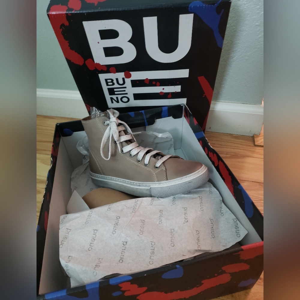 NEW NEVER WORN! Bueno Riley High Top Leather Sneaker. sz 37 US 6